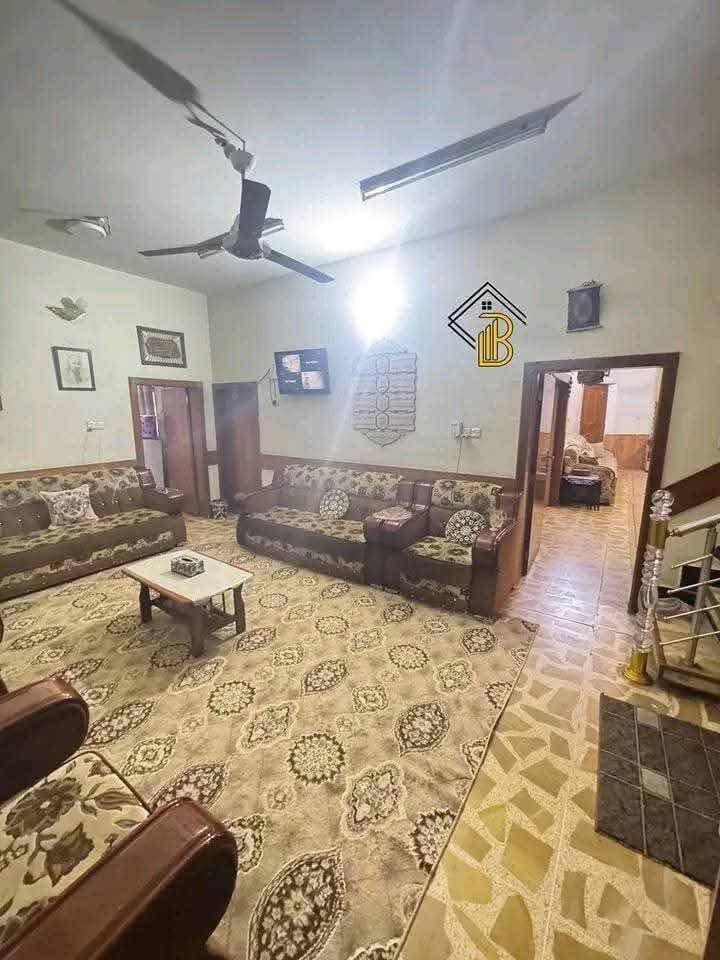 المساحه 375 متر واجهه 15 ونزال 25

الديوانيه العروبه الثالثه قرب كلية الطب

طابقين كونكريت مسلح

الطابق الاول يحتوي على //غرفتين نوم استقبال كبير مع غرفة طعام

صاله ومطبخ

حديقه +كراج سياره

صحيات داخليه وخارجيه

الطابق الثاني يحتوي على // صاله + غرف نوم عدد3

فقط الصحيات قيد الانشاء

التواصل ***********
