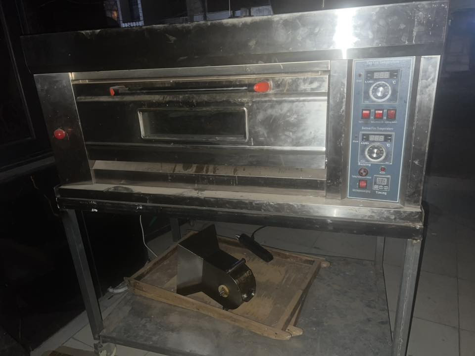 السلام عليكم أغراض مطعم للبيع فرن بيتزا جديد استخدام شهر وعجانة
طاوة مال فلال والقاعدة مالتها مبردة كبيرة وشاشة كبيرة مال عرض
وميزات وكراسي وحوض مال سنك

للتواصل ***********
