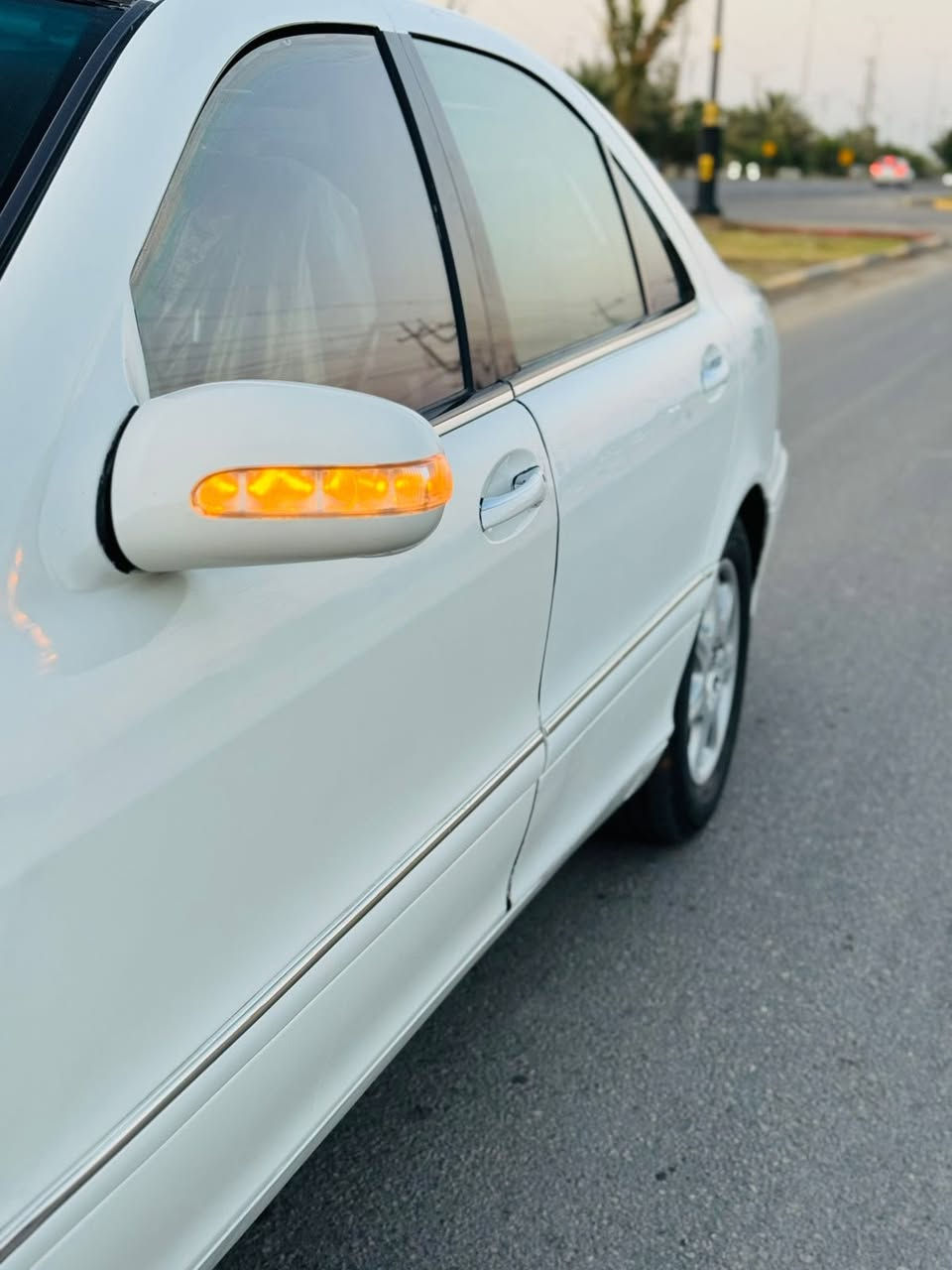 مارسدس غواصة موديل 99
رقم انكليزي مداور ثاني يوم
مكينه كير لاتنقيص ولا تبخير 3500 V6

تخم تاير جديد منضومه بانزين كلها جديده فيت بم فلاتر نازولات بلكات 
باتري جديد
سلايد
غرفه جلد اسود
بردة خلفية كهرباء
مقاعد خلفية كهرباء
امامية كهرباء وخزن وتدفئة
ستيرن كهرباء وتدفئة
اربع ابواب مع الصندوق شفط
مري شفط
ايرباك كاملة وسليمة

مكان السياره بغداد الدورة
سعر 80 وبيها مجال 

***********
