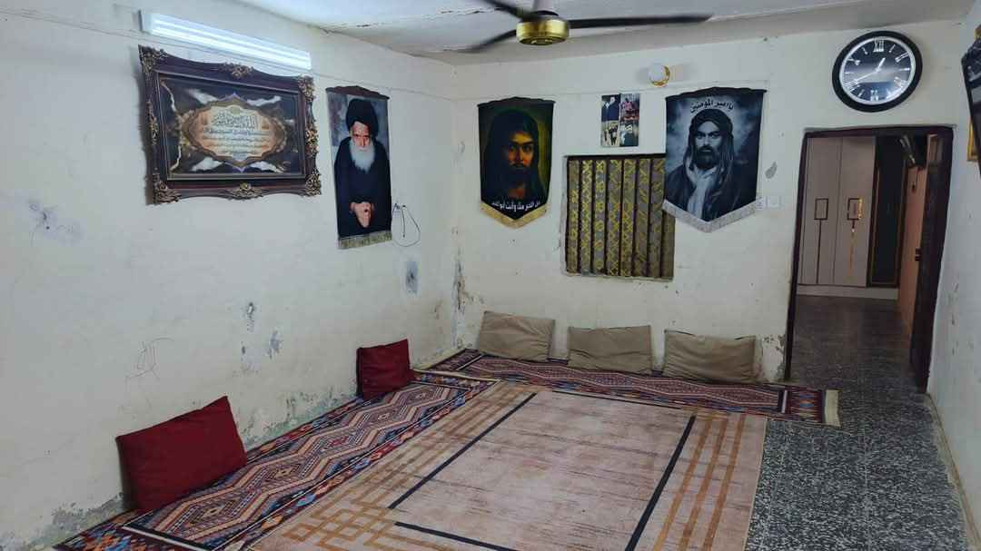 نص قطعة شرك72 متر باسمي بمدينةالصدر 
بقطاع 17  يصير مكانها بالساحة الي مقابل قطاع 23 بالفرع بصف الركن النص الامامي بناء حديث صب مسلح والخلفي عكادة البيت طابق ونص الطابق الثاني غرفه وبيتونه اريد اعرضها 110 وبيها مجال البيت الارضيه كاشي وصحيات مي ومجاري وكهرباء كله مشتغله جديد للاستفسار اكثر هذا رقمي ‎0771 799 6886بي واتساب بغداد, العراق
