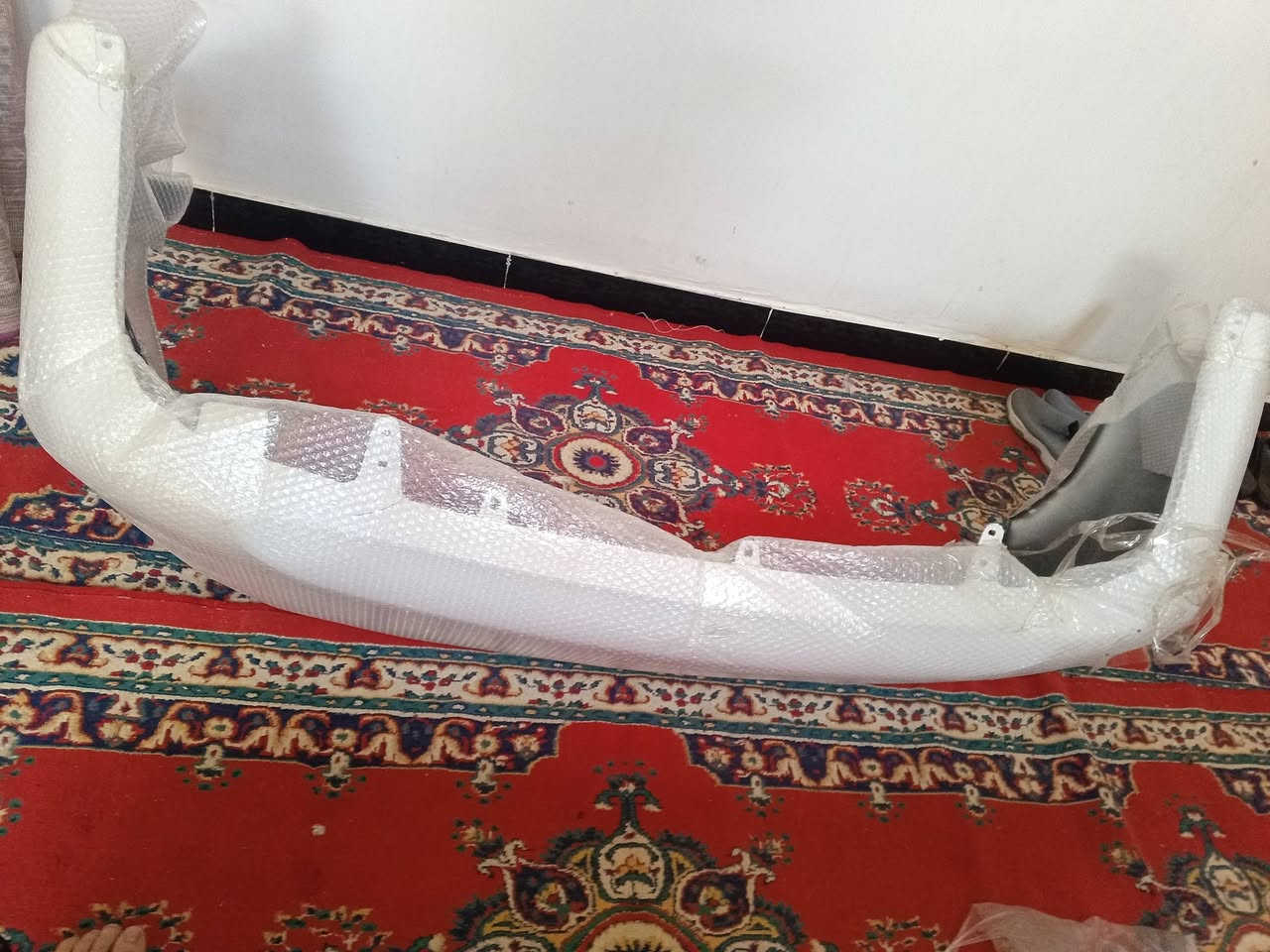 سلام عليكم غراض كورله من موديل 8ال13 بك لايتات 4قطع بعدهن بل لايلون ودعاميه خلفيه ومسجل مكاني نجف خاص مفتوح ***********سعر خاص
