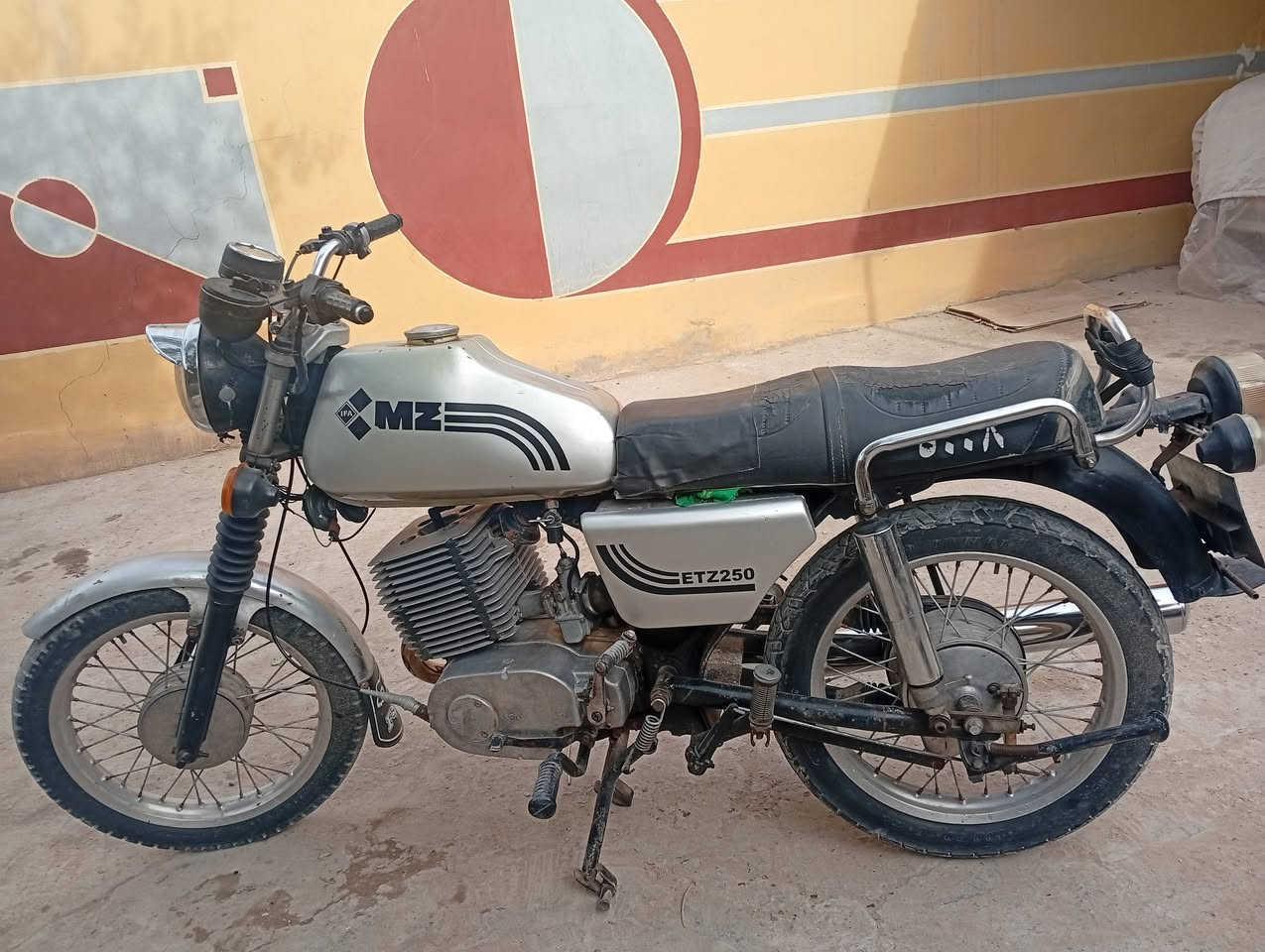 السلام عليكم موتور للبيع 82 موتور بدون سايز ثلاثه الاستفسار على هذا الرقم عنوان النجفك***********
