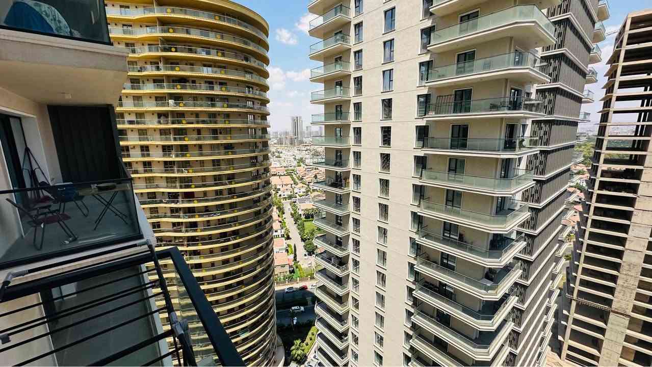 ✨ فرصة للإيجار في أفخم مشاريع أربيل ✨

شقة غرفتين وصالة مؤثثة بالكامل داخل Rami Towers، المشروع اللي يجمع بين الفخامة والراحة والخدمات المتكاملة 🌿🏙️
تتميّز الشقة بمساحة واسعة 170 متر مع أجواء راقية وإطلالات جميلة، إضافة إلى حدائق ومساحات خضراء وخدمات كاملة توفر أسلوب حياة مميز للسكان.  

📐 المساحة: 170 متر
💰 الإيجار: فقط 850$ شهرياً

إذا تبحث عن السكن الراقي والموقع المميز في أربيل، هاي فرصتك ✨

Abdullah-MIRAN 
*********** Singapore
