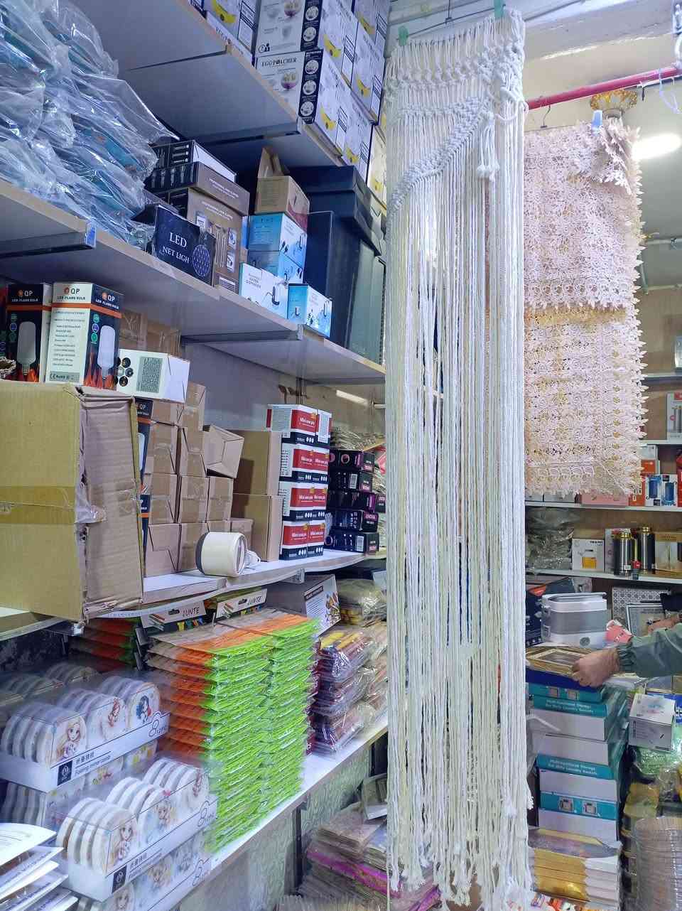 السلام عليكم. تتوفر لدينا برده بوهيمي. للعرض متر. والطول 2متر. السعر 22. توصيل مجانا ***********
