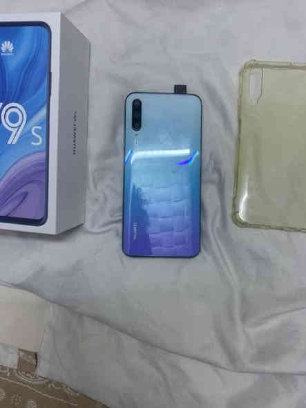 Y9S ذاكره 128 ملحقاته كامله بصمه جانبيه الجهاز جديد زلغ واحد مابي ممفتوح استخدام قليل للبيع سعره 150 وبي مجال حك جيه عنواني بغداد المشتل ***********
