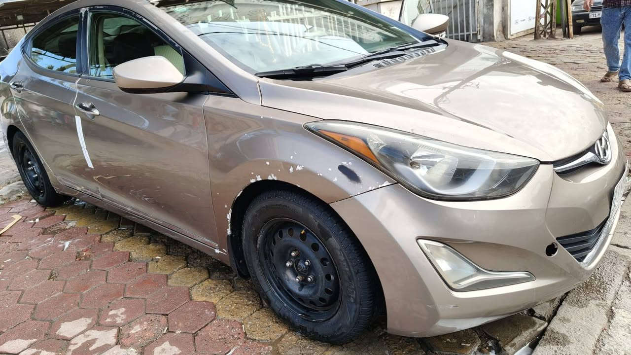 سلام عليكم سيارة النترا للبيع موديل 2015 وارد امريكي بيها جاملغ امامي وجاملغ خلفي صفحه اليمين  والسيارة بأسمي  ورقمها مثنى  بدون دواخل   كير مكينه حدادية ب105 وبيها مجال عنوان الحله الاستفسار ***********
