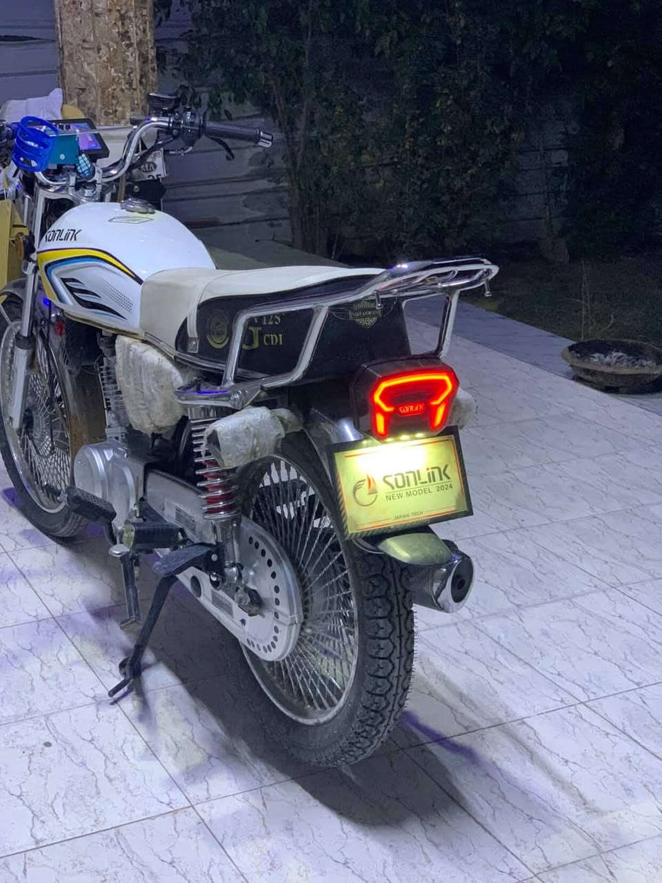 السلام عليكم للبيع تايكر موديل 25 الدراجه خير من الله تعال خاص
‏‪0785 458 3733‬‏👉
