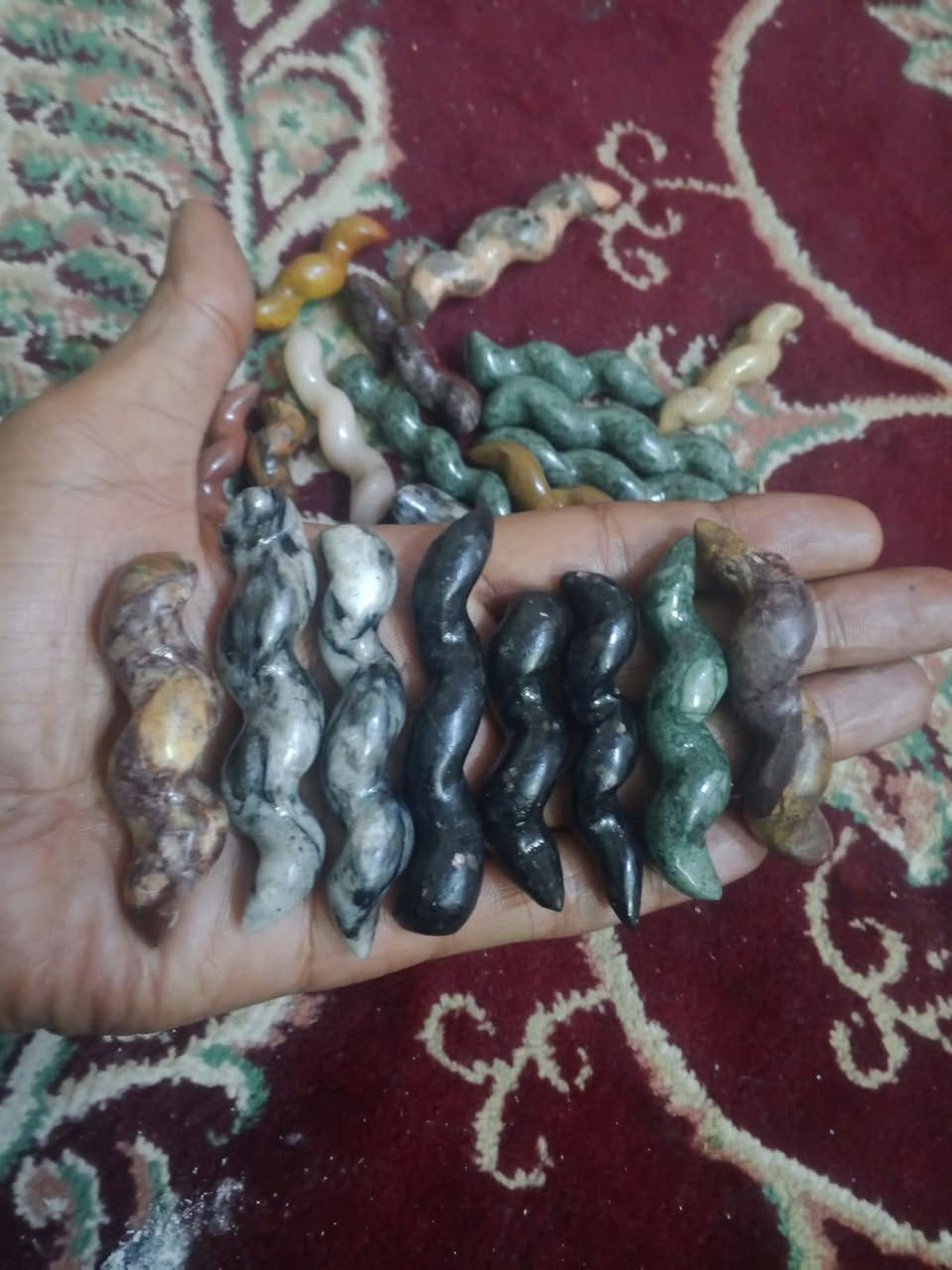 عروق لوي حجر طبيعي سعر العرق ١٠ الاف جمله فقط لصحاب البيجات لناس على باب الله الفحص أمام المندوب يوجد توصيل لجميع المحافظات رقم الحجز الواتساب ***********
