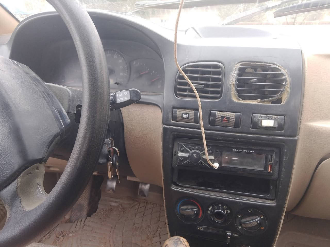 سعر ٣٨ وبيها مجال 
كيا ريو م 2000 سياره خير من الله 
محرك وكير نضفه فول
كهرباية كله شغال  تدفه تبريد 
بيها بس ضرب بل باب خلفي 
رقم نكليزي شرط تحويل 
مكاني شهربان اطراف مياح ***********
