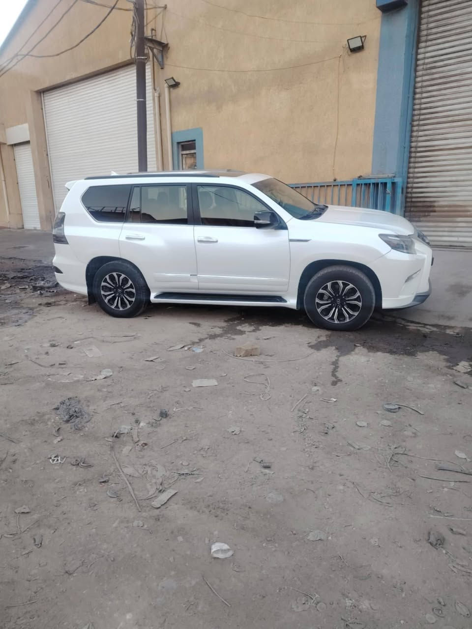 برادو اكزز للبيع مكينة 8 موديل 13 محدثة 20 فول مواصفات السعر ٣ وبيها مجال ***********
