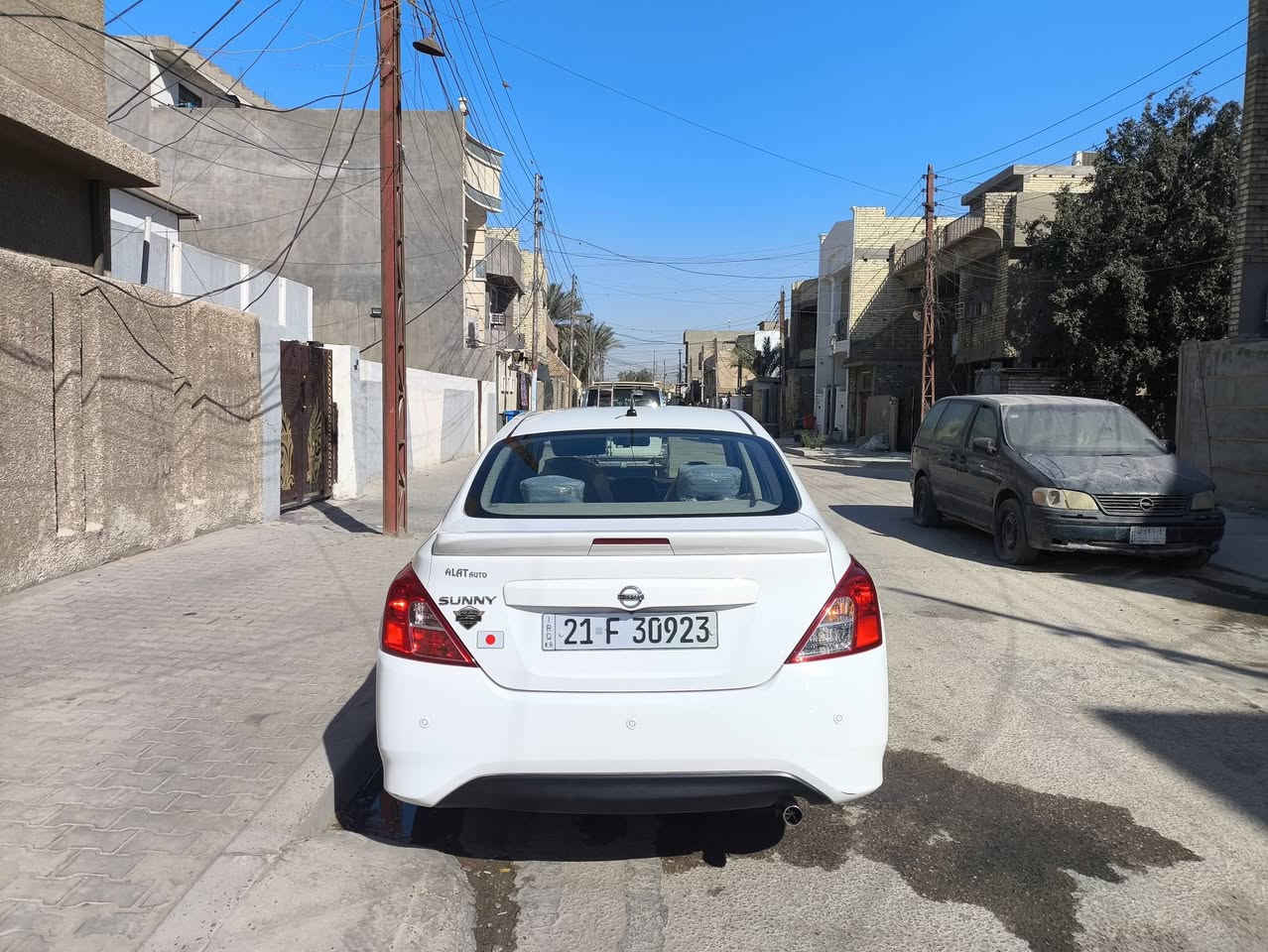 ا
السلام عليكم 
سني هندي 2020 كفاله من صبغ بيها بارد قليل مكان واحد فول مواصفات جام كهرباء قطعتين تبريد كامره حساسات شاشه كاملة للأخير بليته زركة 
ماشيه 67الف 
تخم تاير جديد صدر جديد تبريد تدفئة زنون بلوجكتر زنون  لايت يعمي 
باسمي سنويه لل30  تحويل وكاله عادي مكانها بغداد الدوره ***********
113وبيها مجال قليل
