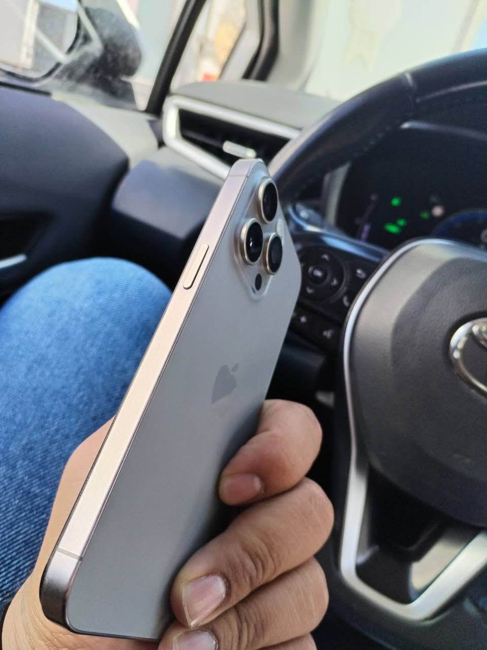١٥ برو ماكس نضافه فووول مبدل شاشه اصليه وكامره الاماميه تشتغل بس تشكل طالع شعار بطاريه ٨٥ بلاد جهاز يخبل صرافه مكانه نجف ٧٠٠ وبي مجال قليل ***********
