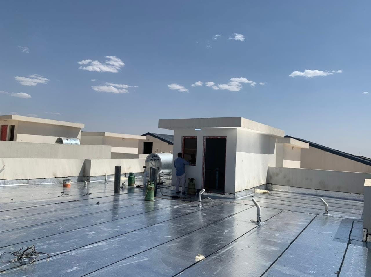 تعتبر مشكلة #الرطوبة من المشاكل التي يمكن أن يعاني منها كلّ منزل، وتحدث نتيجة أسباب متعددة، منها:
وجود تسريب في الأنابيب..
 أو الرطوبة المرتفعة في الطوابق العلوية أو الطوابق الأرضية.
 أو وجود تسريب لمياه المطر بسبب تلف السقف.
وتعتبر الرطوبة من المشاكل المزعجة التي لا بدّ من التخلص منها، وهناك العديد من الطرق التي يمكن من خلالها التخلص منها الا وهو مادةالايزوكام.....
للاستفسار يرجى مراسلة الصفحة
(كروب روناهي)

      الحل الوحيد ☑️                            
روناهي كروب للايزوكام في اربيل

للاستفسار والتواصل واتساب 

***********
