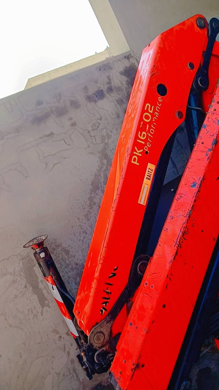 سلام عليكم...جهاز كرين للبيع نوع بافنجر مديل 2005 جديد مكفول كفاله عامه 3سلايت هيدروليك 5800طن الحجم 16.5 رجلين قلاب رجل طلقتين مع المضخه مالته للستفسار الاتصال على الارقام:***********\***********
