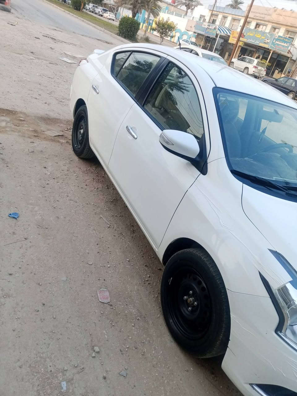 سلام عليكم 
نيسان سني مصري 
مديل ٢٠٢٤
رقم اربيل دولي 
كير مكينه حداديه مكفولات 
بيه دحجه بل جاملغ لخلف السايق ضربه خفيفه ومرجعه عل بارد وشخط بل باب لخلف الصدر والباقي كله مكفول 
سعر ١٢٥وبيه مجال 
مكاني نجف 
رقم ***********
