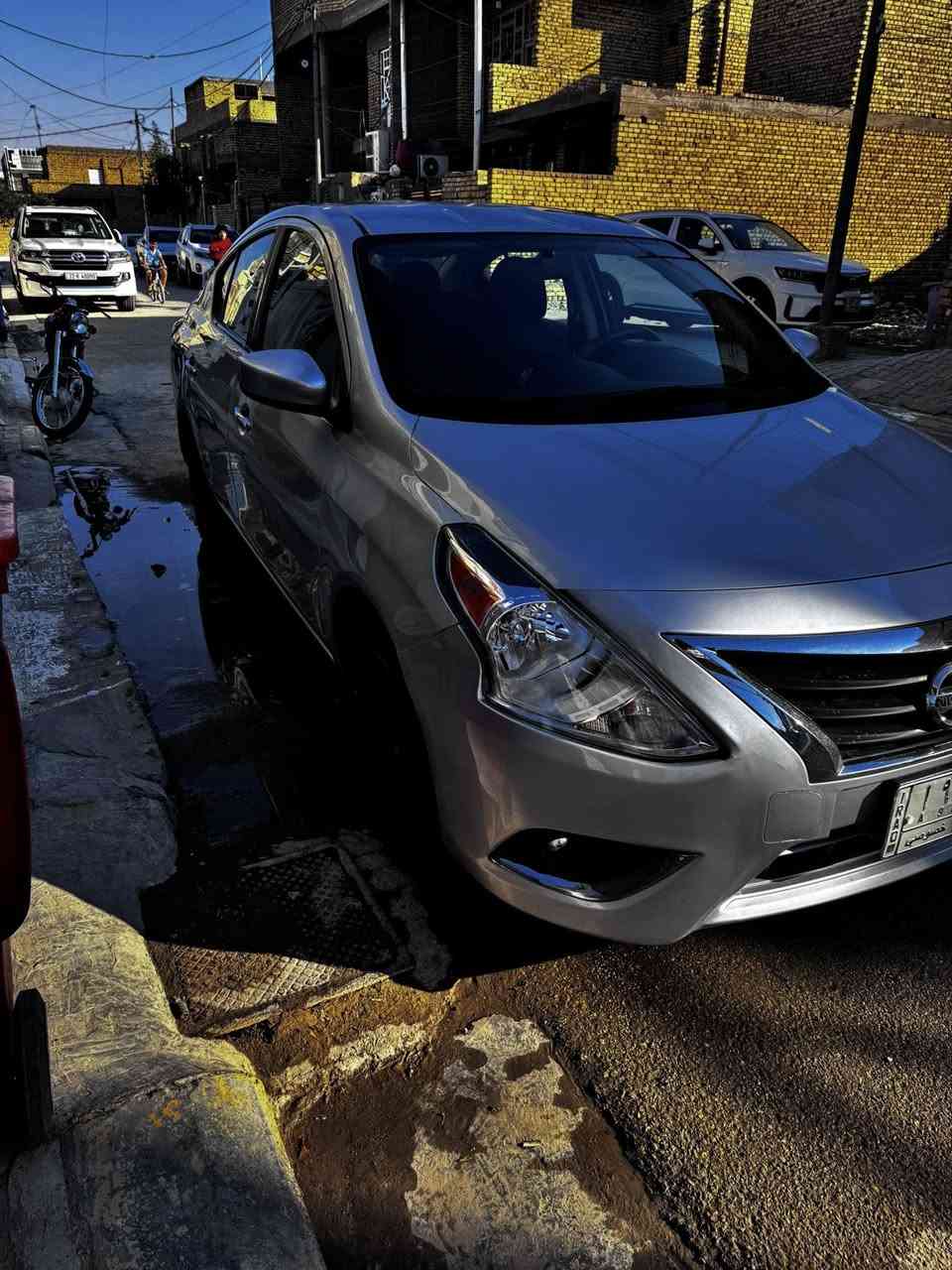 السلام عليكمً لبيع او مراوس.موديل ١٩ وارد امريكي
حادث جاملغ وبنيد والباب السايق بي صبغ 
رقمً واسط كير مكينه مكفول 
حداديه امامي وخلفي جديد كلش ناعمه 
تخم تاير جديد 
السياره جاهزه للاخير رقم واسط 
موجوده بلكوت مركز مدينه 
السعر ٩٨ وبيه مجال للاستفسار 
الاتصال ع الرقم ***********
