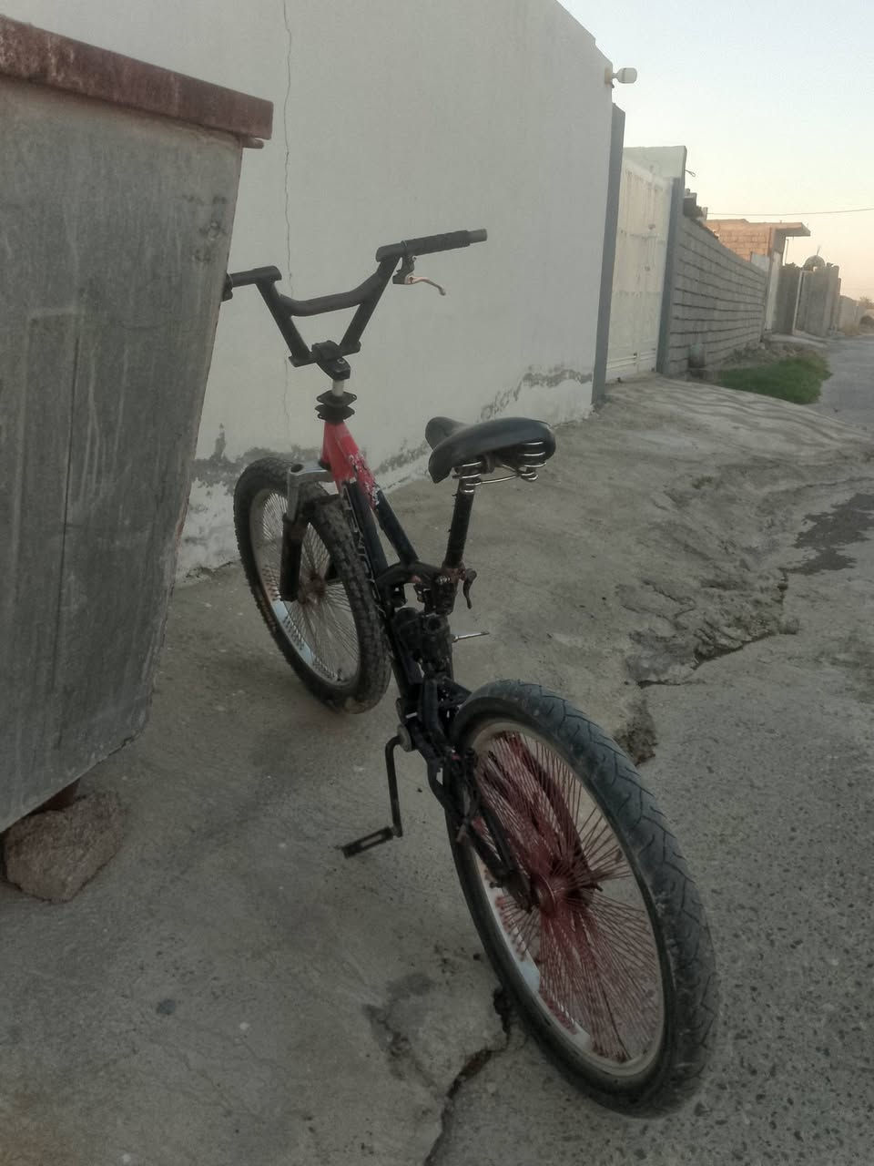 السلام عليكم مشاكس للبيع نضيف تواير واجوابه جدد السعر 30 للتصال ‏‪***********‬‏ مكاني بيجي
