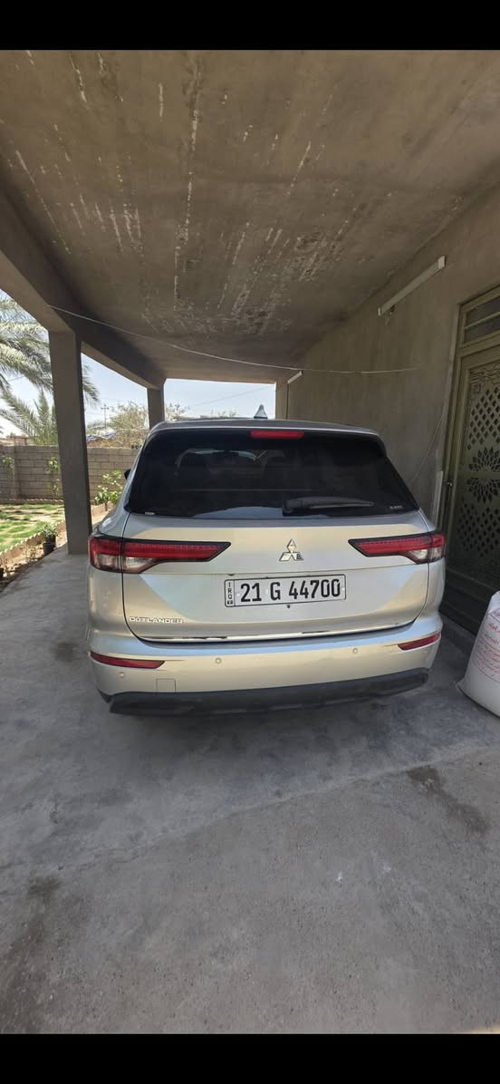 اوتلندر موديل 22 رقم سلمانيه مميز
ضرر فقط جامرلغ سكن وبي تعديل بارد بالسكف مال شحن 
سياره حلوة وحديده ماشيه ٨٥الف كلشي على البلد 
سعر 190$ 
مكاني كركوك حي الاسرى للاستفسار ***********
