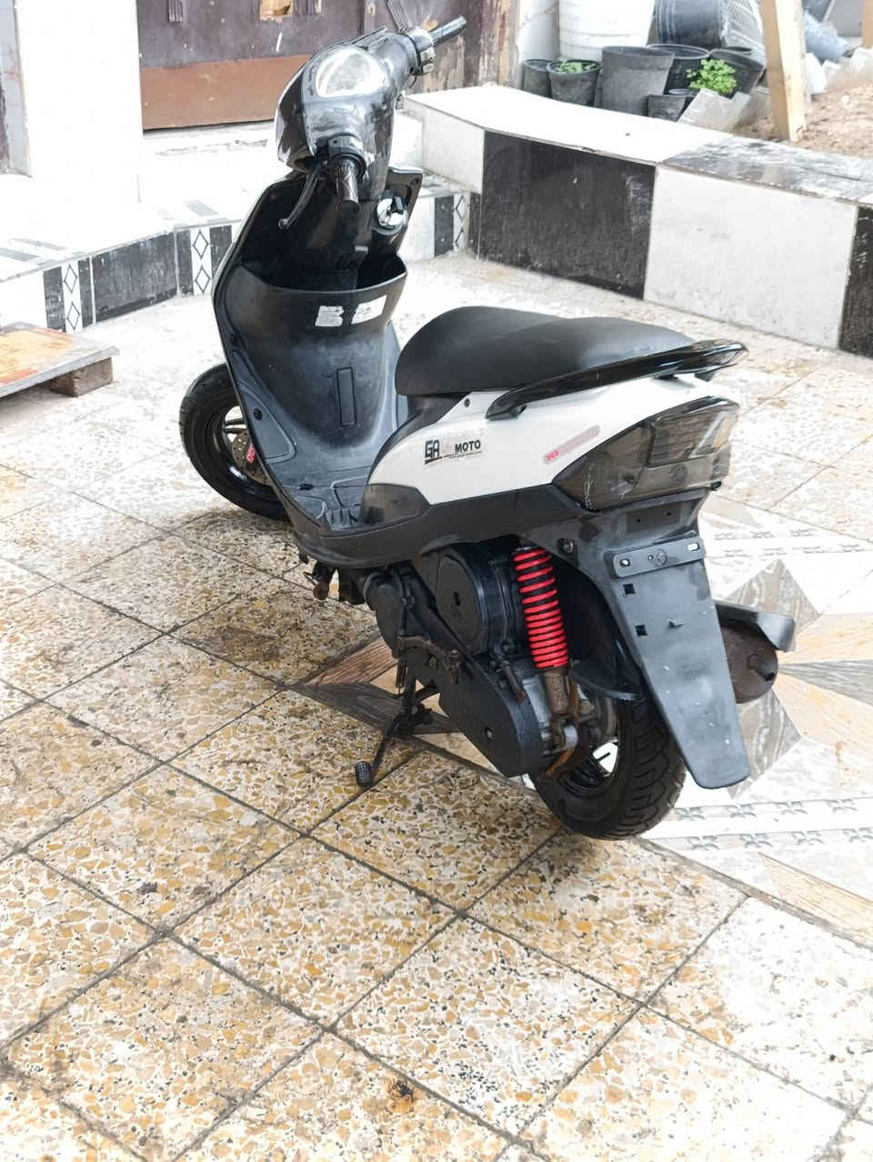 السلام عليكم
مااكس عدله ياباني 120 
دراجه  محرك بلادي فوول نعومه بوشه 49  بلاد شرط الفحص
كفرات بلادي كله مختمه 
شلعه ومعدل  110 فوول متنكض
كلشي شغال سلف و هندر  كلوبات اشاير  سكنات  عينه عداد السرعه و البانزين كلشي عل بلاد 

احلا من صور بالف مره 
سعر 700 وبيهه مجال قليل 
شراي يتصل
مكاني بصره 
 
***********
