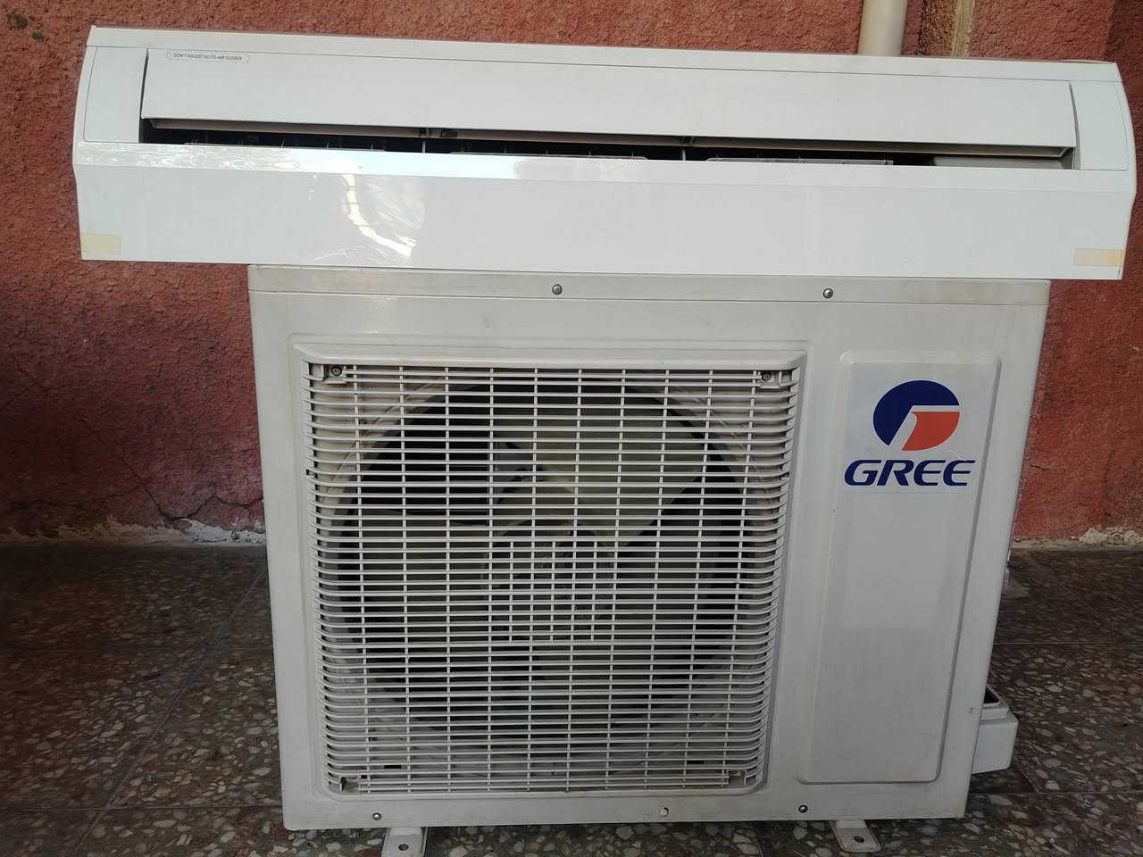 السلام وعليكم للبيع سبالت طن وطن ونص وطنين  نضيفات مداخلات تصليح بعدهن جدد شغالات غاز مقفول شركه 22و 410 الشراي يجي خاص او *********** مكان بغداد سيديه
