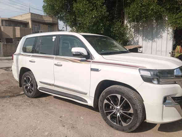 السلام عليكم اخوان للبيع تايوتا لاندكروز موديل 2013 محدث داخل خارج رقم اربيل الدولي بسمي شرط تحويل رقم وسنويه وهزه كله جديد سياره كير محرك ميكانيك داخل كله جديد محرك 6 سلندر سياره بيها صبغ حزام واني ابيع صبغ عام السعر 274 ورقه وبيها مجال لشراي للاتصال بل رقم *********** مكان السياره بغداد ملاحظه اني مكلف بل نشر اعتذر عن رد الخاص بغداد
