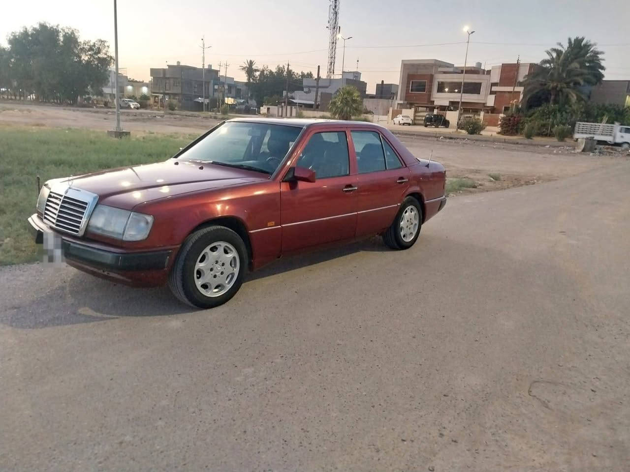 السلام عليكم
لبيع او مراوس حسب القناعه 

سيارة ماسيدس جاهزه مكينه كير  خير من الله حداديه خلفي امامي جديد تخم تاير باتري جديد موديل 90 رقم الإنكليزي بغداد بسمي مكينه كير بلادي ماسيدس دب قواعد بلاديه 

السعر 53 $ بيه مجال لطيبين رقم الهاتف *********** مكان سيارة حله بابل
