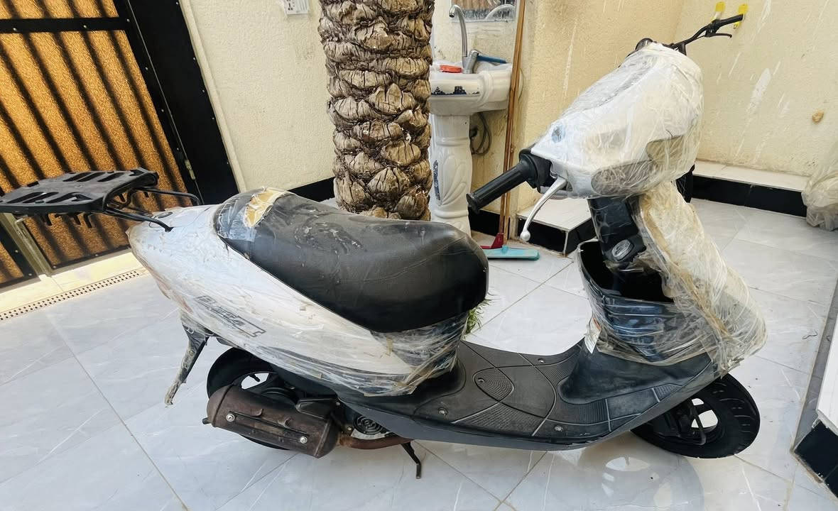 ذبانه ساسوكي جنطه مصارلها هواي نازله من الرمبه اوراق بسمي محرك مكفول كهربائياتها كلها شغاله نضافه فول السعر 475 مكاني العماره حي العسكري


**إذا كنت صاحب هذا الإعلان وتريد حذفه لأي سبب، رجاءا أرسل رسالة إلى الدعم الفني**