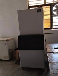 ايس ميكر ثلج بلوري🧊 مكعب انتاج 500 كيلو باليوم مكينتين متوفر نظيفات وب...