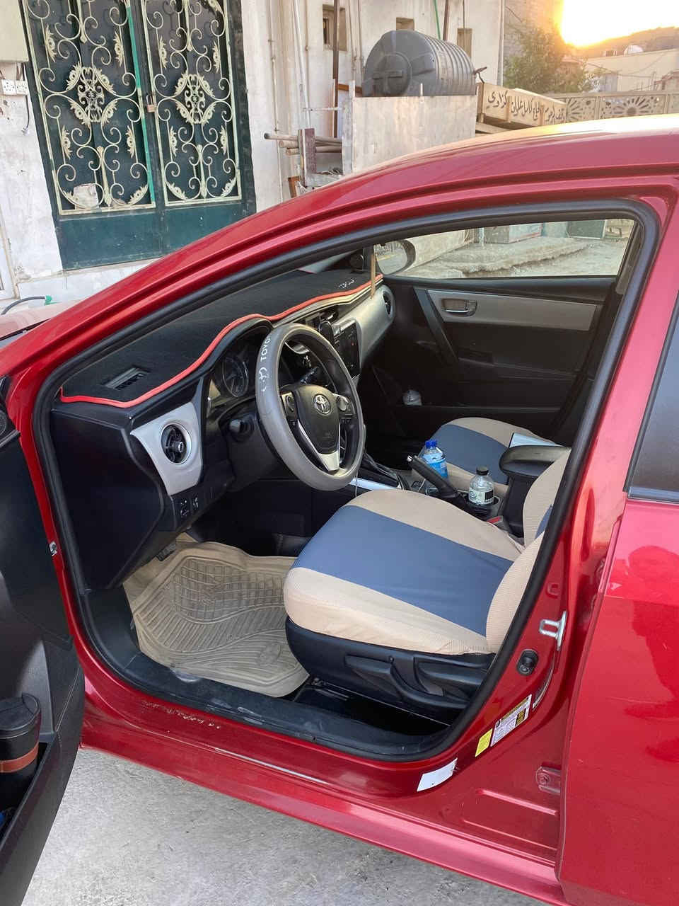 المكان بعقوبة 

كورلا شبه كلين 
مازدات جديد
راديتر تبريد جديد
راديتر تدفئة جديد
تايرات جديد
دوشمة جديد 
صدرها حديد
سيارة نظيفة جدا مال بيت 
اريد اشتري اكبر لذلك اريد ابيعها تعال اخذها وافحصها كهربائيات ومكيانيك وين ما تريد.

السعر 138 ورقة  راسلني خاص او واتس على الرقم ***********
