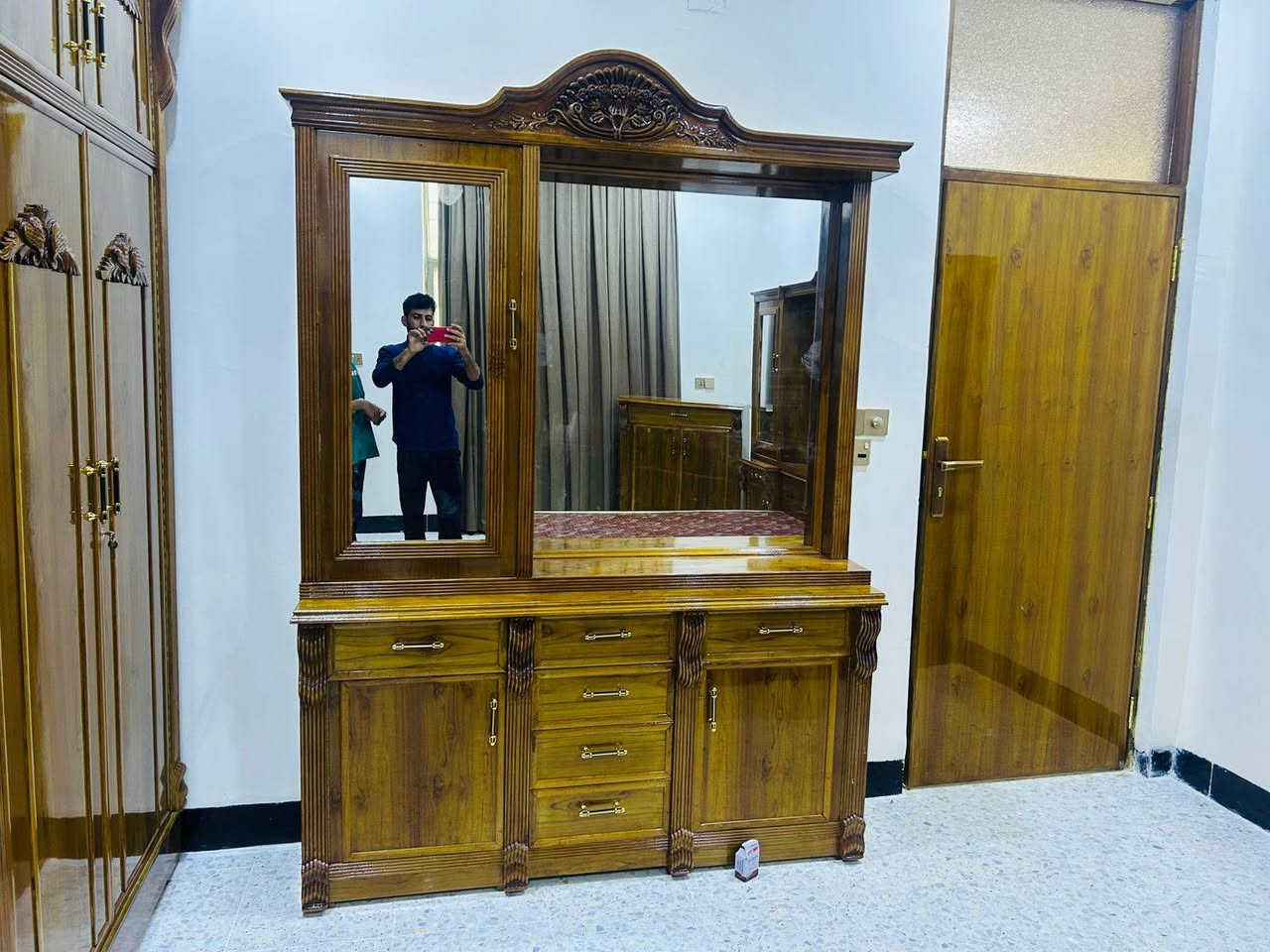 معمل نجارة الايهم 
تم تسليم طلب احد الزبائن في المدائن
الى الاخ ابو وليد العكيلي 
غرفة نوم 6 باب ملحق مسرح
اكتاف 8 سنتيم زان ثقيل
لف الابواب والمجرات زان مصري
تاج الكنتور والميز والجرباية زان مصري ثقيل
داخل وخارج صاج الوجة 5 ملم صاج طبيعي
الداخل 4 ملم صاج طبيعي
خشب روسي مصفى
للستفسار مراسلة الصفحة او اتصال
***********
***********
عنوان بغداد بسماية مقابيل مستشفى الجامعة اللبناني
يوجد خدمة توصيل
