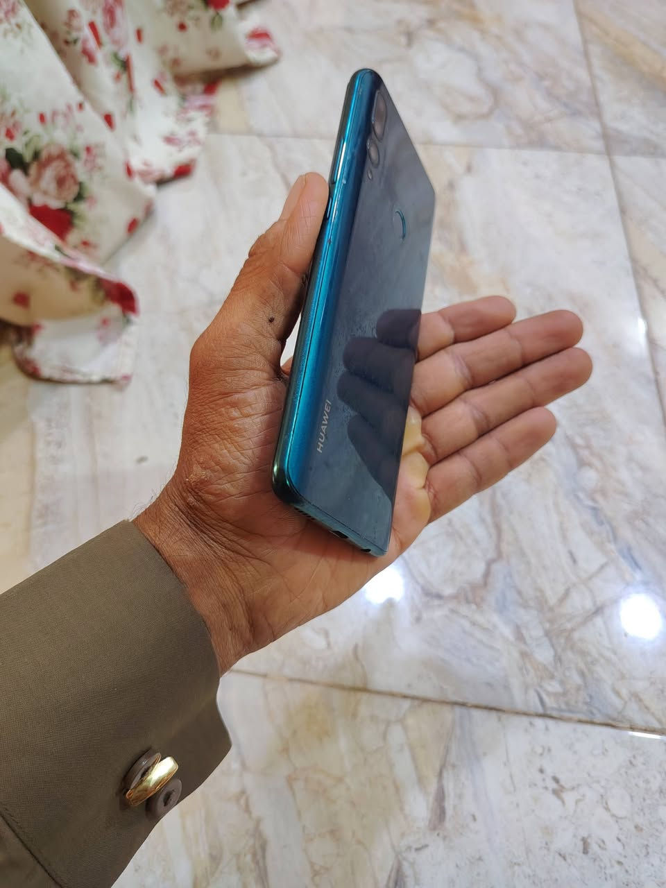 #جهاز هواوي Y9 Prime 2019
ذاكرته 128
رقمي واتساب *********** #لسعر95 جهاز كلش نضيف 
                   ***********
