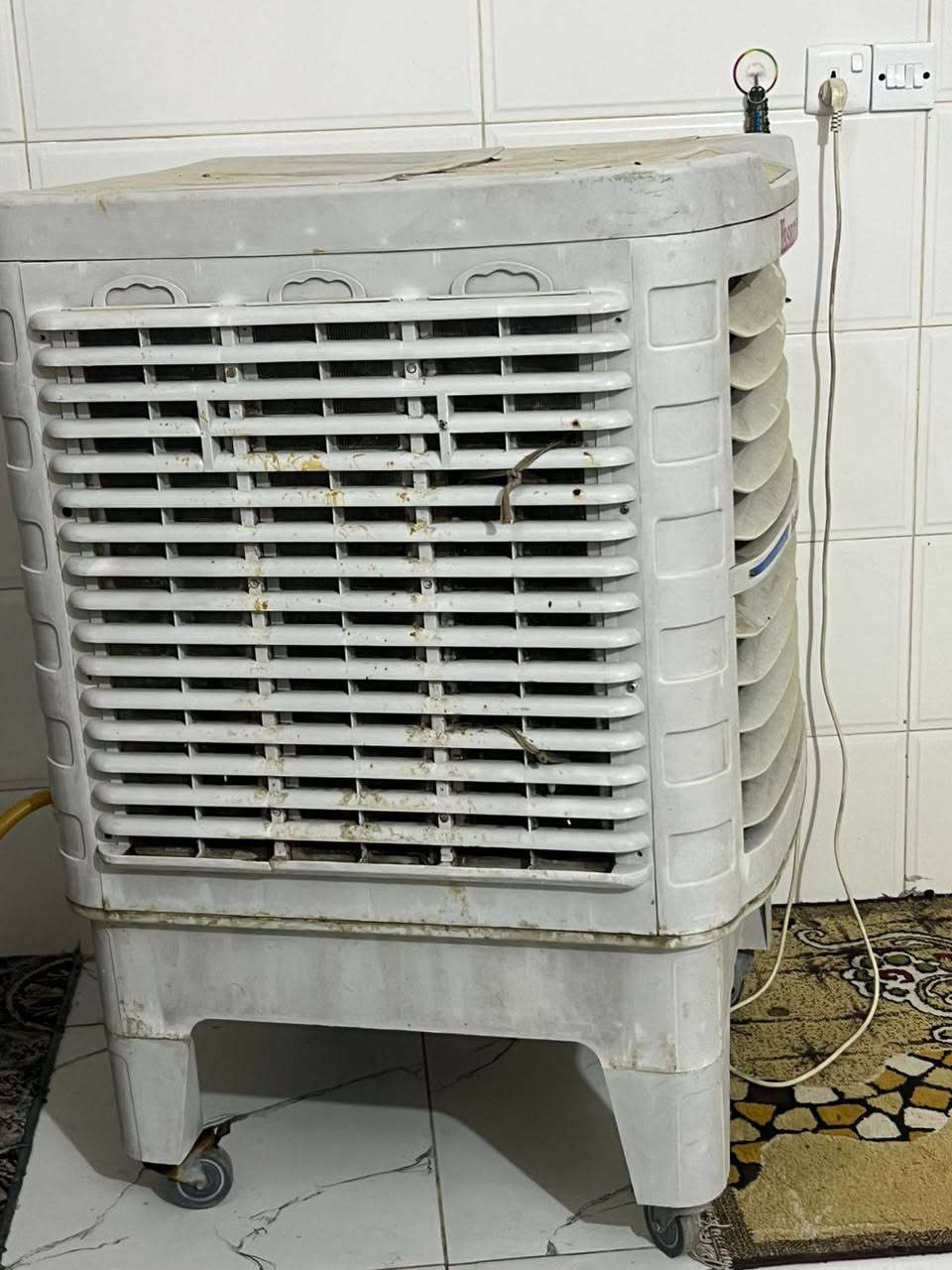 سلام عليكم مبرده شغاله ٣سرعات نضيفه وجديده شغاله السعر ١٧٥ وبيها مجال
***********
