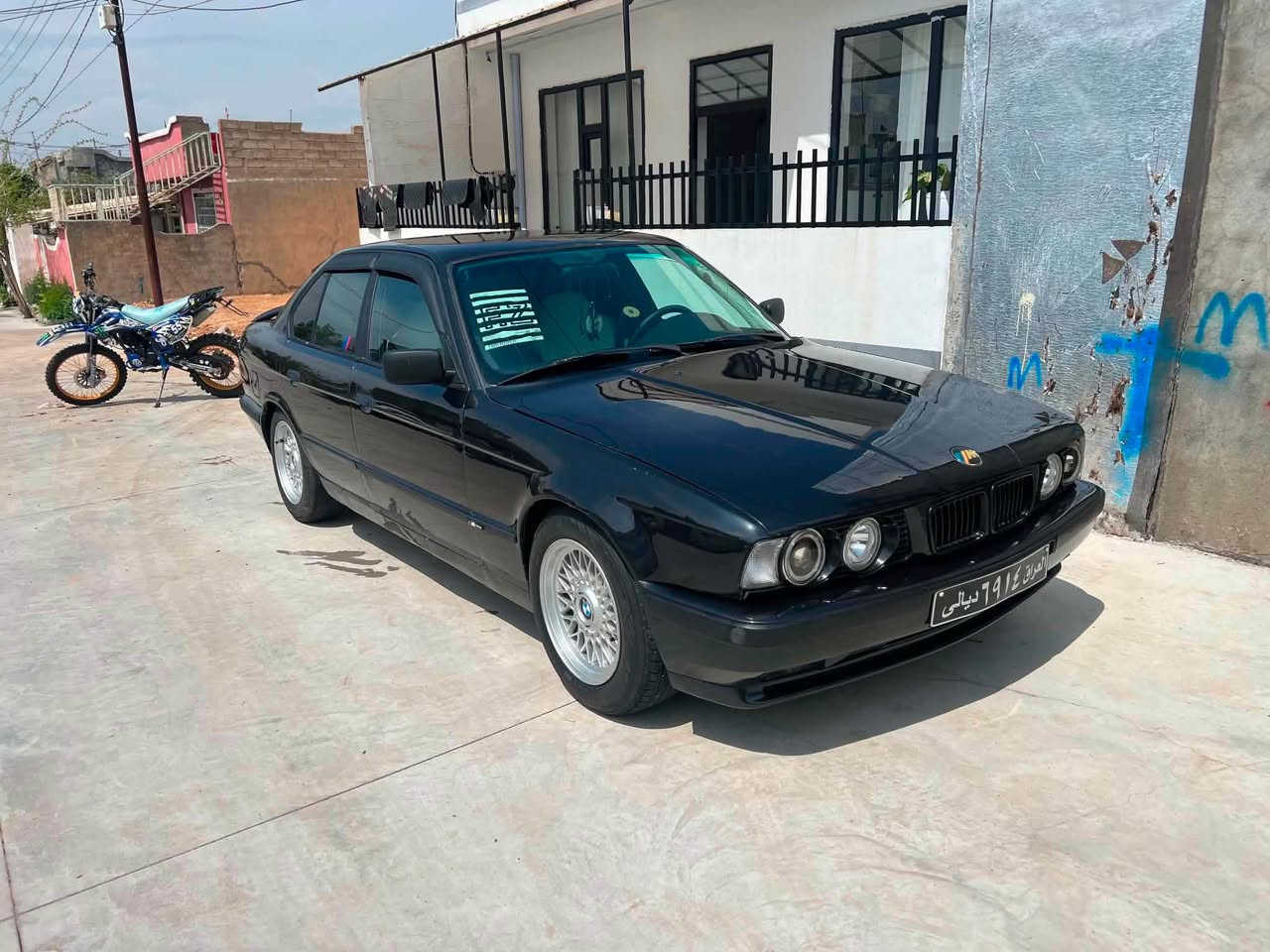 سلام علیکم بەناوی خوای گەورە 
BMW E34 525i 1993
FULL 3ADY
بیلاد 525 عادی ئاڕم پلاستیکی هەولێر بەشەرت
مەرجەکەشی مانگی 9 بەسەرەچێ
پێش و دوای تازە گۆڕاوە تەقەی تیا نییە 
کامل بۆیاخە لەسەر ساقی پێش و دوای کەپسە
بەشەرتی ئەوەی قەترە ناوگردن نەبێ 
چوار تایەو ویلی لۆکی لەسەرە ئەونە نابێت گۆڕاوە 
سعری 44 گەلاو مەعمەلە  لەواتسەپەوە نامە بنێرن *********** حلبجة, السليمانية
