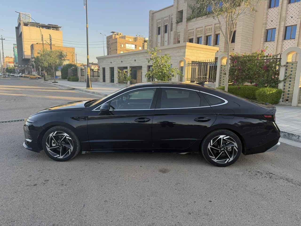 سوناتا 2024 فول بيع او مراوس 
بانوراما/ويل كب الجبير/رادار امامي وجانبي وخلفي/قيادة ذاتية
تحديد مسار/نقطة عمياء/شاشة جبيرة متصل/فول تحكم استيرن
لد مسطرة امامي خلفي/لايتLED/ بك لايت LED/ تدفئة كشنات
بصمة ابواب وجنطة/تشغيل عن بعد/ابل كار بلي/اندرويد اوتو
اوتو هولد/3 وضعيات قيادة/مكينة 2500 cc /كير 8 سرعات
شحن واير ليس/ شفتات ستيرن/ ماشيه 6 الف قابل للزياده
حادثه جاملغ او باب السايق بيه بطرف البنيد والهلال الجاملغ الخلفي او مكان بسيط جدا بالجنطه شبه التكحيل 
ايرباك البرده السياق والكشن السياق 
السعر 185 وبيه مجال  
*********** اتصال او واتساب
