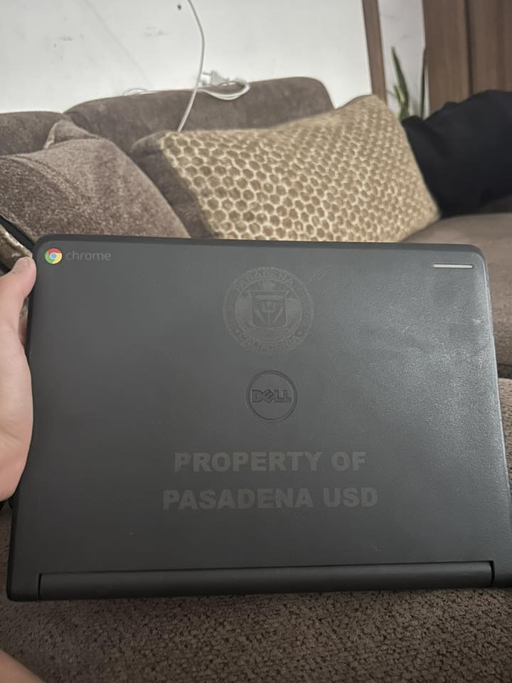 لابتوب DELL للبيع جديد ويخبل حته حساب مابي هوه والشاحنه مالته ب65 قفل مكاني بغداد حي الجهاد ***********
