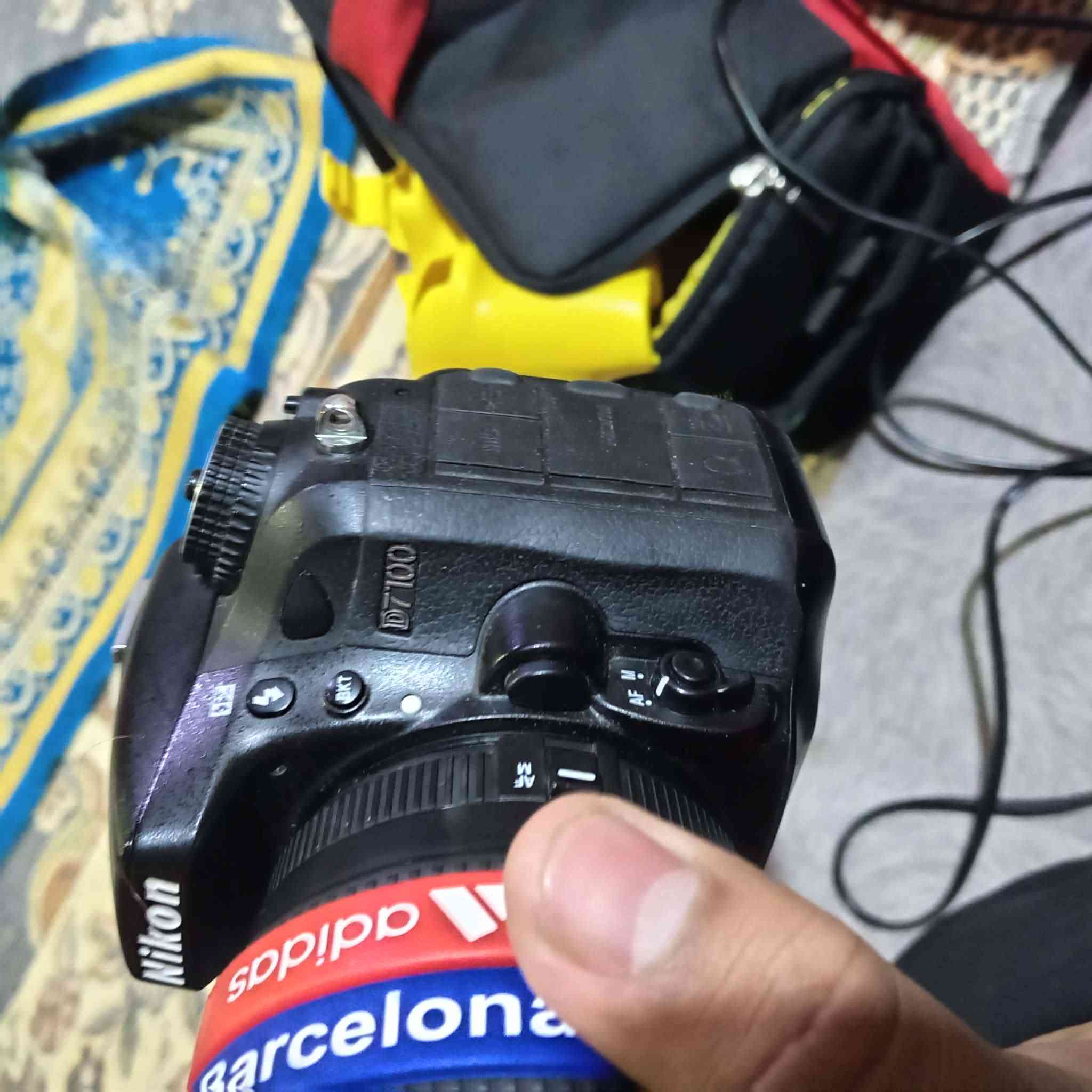 سلام عليكم كامره نيكون 7100
كامره نضافه فول

ملحقات كامله✅ 

جنطه كامره✅ 

رام 32✅ 

شاحنه✅ 

بطاريه عدد 2 اصلي مال نيكون ✅ 

واير نقل صور✅ 

قبق عدسه✅ 

زوم رياضي 70 300 سكما✅

جلاتين حمايه الون اصفر ✅ 

***********
