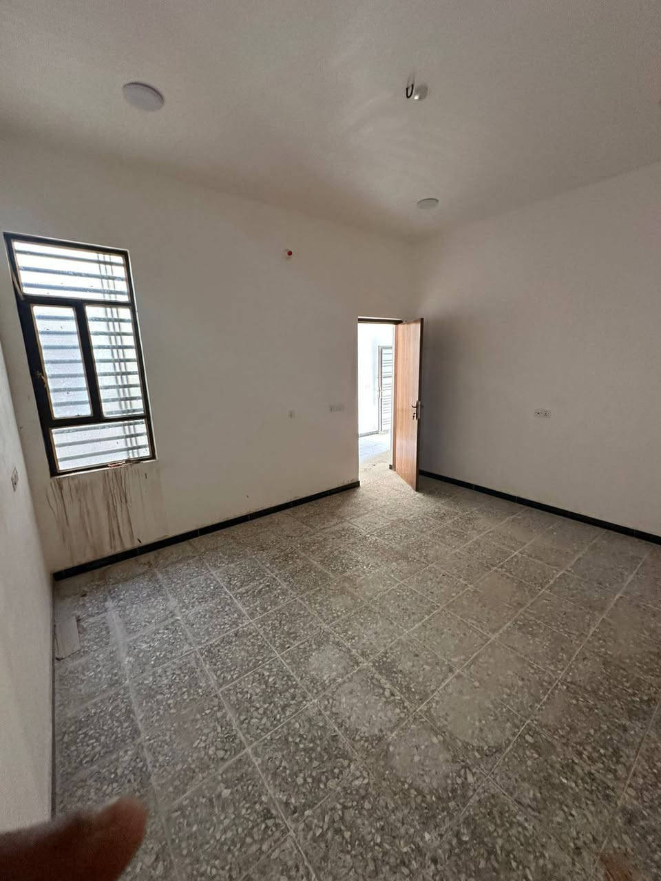 🏡 دار للبيع في منطقة الجربوعية 8000 🏡
المساحة 200م طابو صرف 
بناء 2024 فارغ غير مسكون 
غرفة نوم عدد 2 🛌 صالة 🛋 استقبال 🪑 مطبخ حار وبارد 🍱 صحيات عدد 2 🛁
الدرج مرمر والمحجر ألمنيوم
(اڪـتب تـمّ يـصلـك الـسـعـر أو مـراجعـة مـكـتب الـمـسـتـشـار)
📞 للاستفسار اكثر:
*********** 
***********

📍 عنوان المكتب: شارع حي المعلمين، قرب مستشفى الصادق الأهلي، مقابل مطعم شام.
