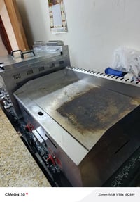 قلاية حوضين مستخدمة شهر نظيفة كلش السعر ٣٥٠ وشوية همبركر ايضا نظيفة وع...