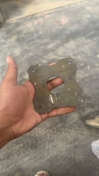 متوفر وردات جك(قواعد) وكذلك متوفر حواضن  وتتوفر خدمة توصيل 07741382614