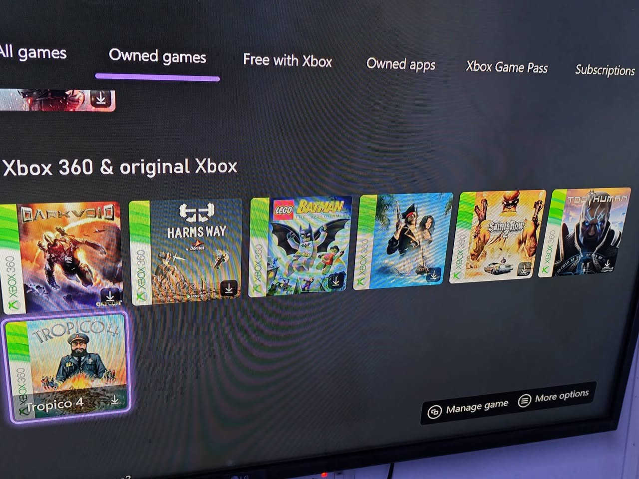 سلام عليكم 
جهاز اكس بوكس 1 فات نص تيرا.
ويا جوستكين والعاب مملوكه مثل ما موضح بالصور وحساب مشترك و4 اقراص.
 رايده مراوس ويه جهاز ننتيندو سوتش مهكر كامل الملحقات.


**إذا كنت صاحب هذا الإعلان وتريد حذفه لأي سبب، رجاءا أرسل رسالة إلى الدعم الفني**