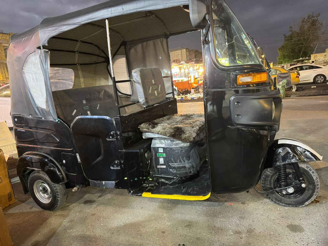 سلام عليكم تكتك للبيع مديل ٢٣بشهر ١١ مكينه كفاله البدي لاضربه ولاصبغ ولاخياسات تكتك مال بيت مامشتغله مكاني بصره جمهوريه شارع الطفه هذه رقم ابو تكتك بي واساب *********** انه مكلف بلنشر 
(علمن تكتك اوراق اصولي) سعر ٨٨٠٠ بيه مجال
