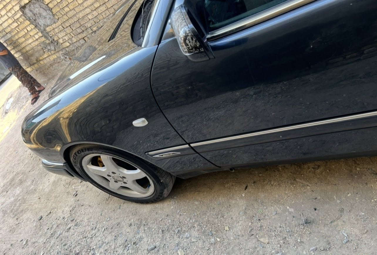 ام عيون 1998 محرك V وارد يابان افنكارد
ويل AMG 17 تو سايز

سستم صوت Pioneer

افنكارد وارد ياباني

صبغها جاملغ امامي وبيها جراد بالتكم 

مغلف بنيد وقماره كاربون فورجد. جراد بالبنيد

لايتات عدسه زنون عالي ناصي وبلاجكتور

وبيها طخه خفيفه بالجاملغ الخلفي بعدها ممصلحه 

شاشه كار بلي + داش كام وكامره اماميه

***********
السعر 90$
