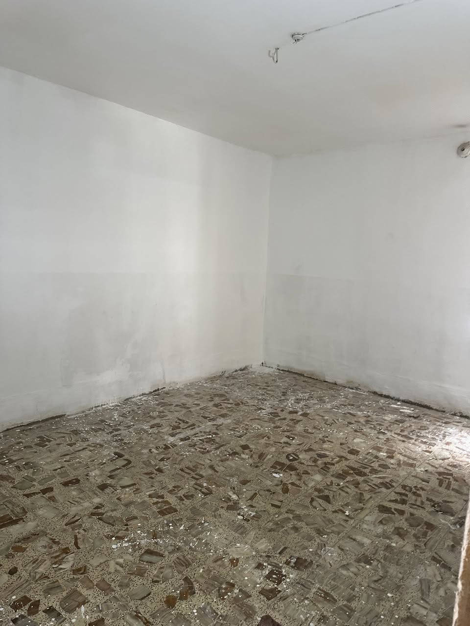 دار للإيجار في حيً ميسان قطاع ٢٣مساحة١٠٠يحتوي الدار على غرفة صالة واستقبال ومطبخ الطابق الثاني غرفة سعر الإيجار 350 ￼ صافي عنوان المكتب حي ميسان شارع الكات مقابيل السوق مكتب أبو حوراء الحسناوي جسار اتصال على الرقم  ***********.       ***********
""""""""""""""""""""""""""""""""""""""""""""""""""""￼
