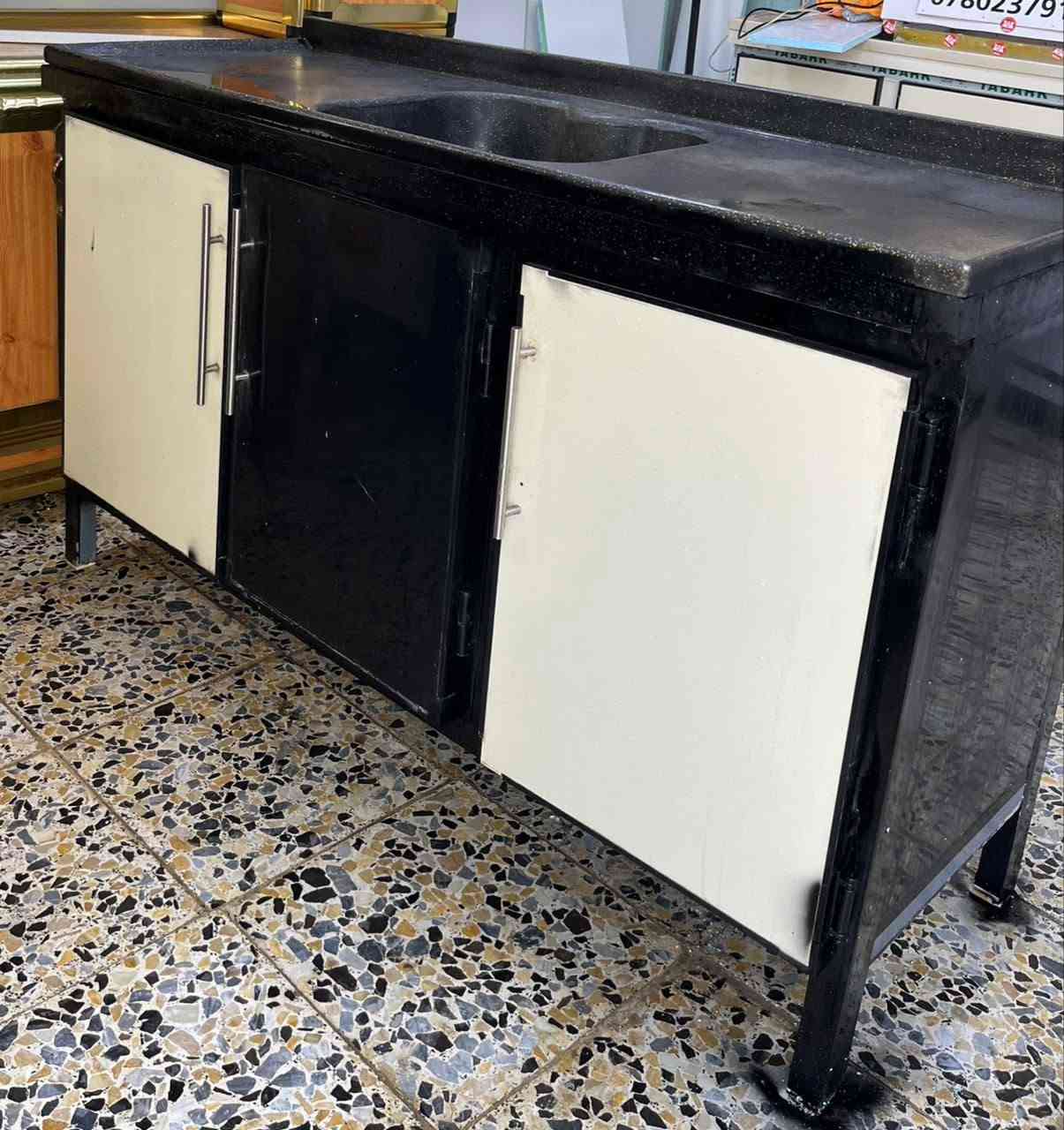 مستعمل البيع مترين وي المعلق سنكي مرمر متر ونص 
مابي اي نقص مكاني الكوفه شارع المطار 
وساب *********** النجف, العراق
