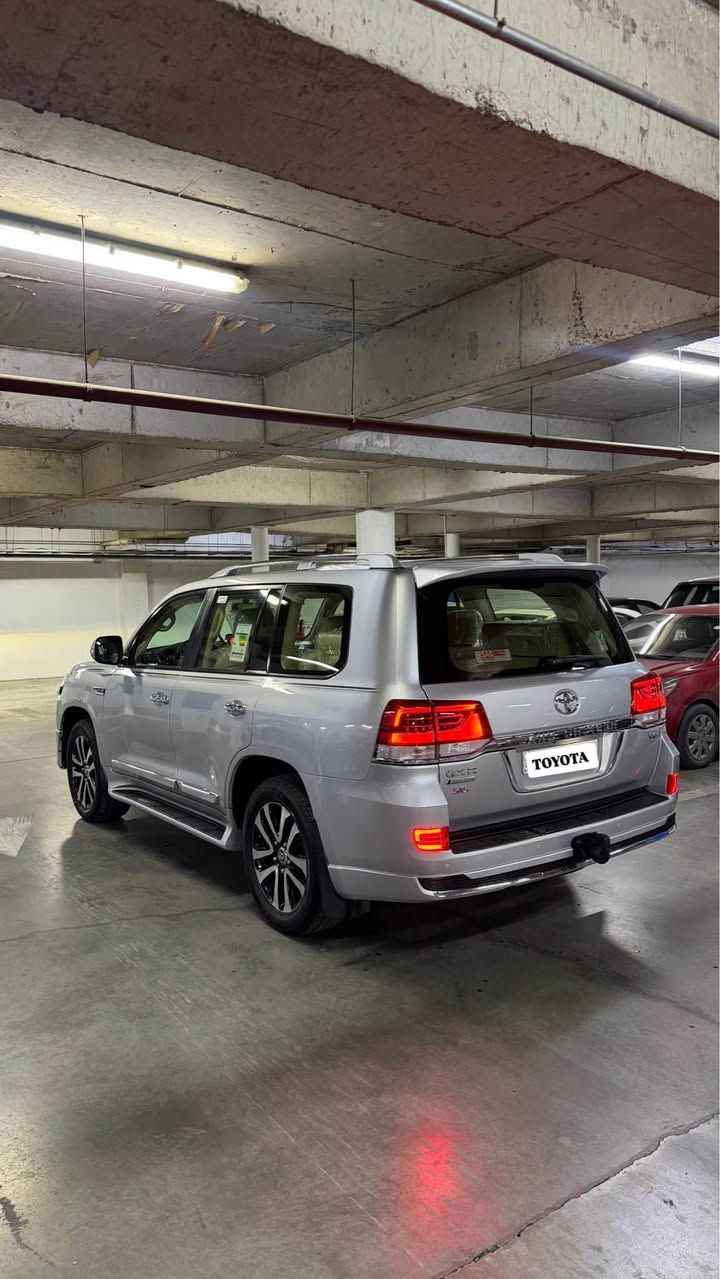 تويوتا لاند كروزر موديل2019
وكاله ساز كران تورين اصلي عداد لكزز ماشيه ١٠٦,٠٠٠ كم  كوشنات اثنين كهربا صندوك جك شفط سياره مكفوله بدون صبغ  مكانين تعديل (pdr) بدون صبغ محرك گير كهربائيات كلها بشرط بدون دينار مصرف 
عنوان اربيل 
السعر ٤٩٥ ورقه رقم شمالي  
مجال *********** واتس اب أربيل, العراق
