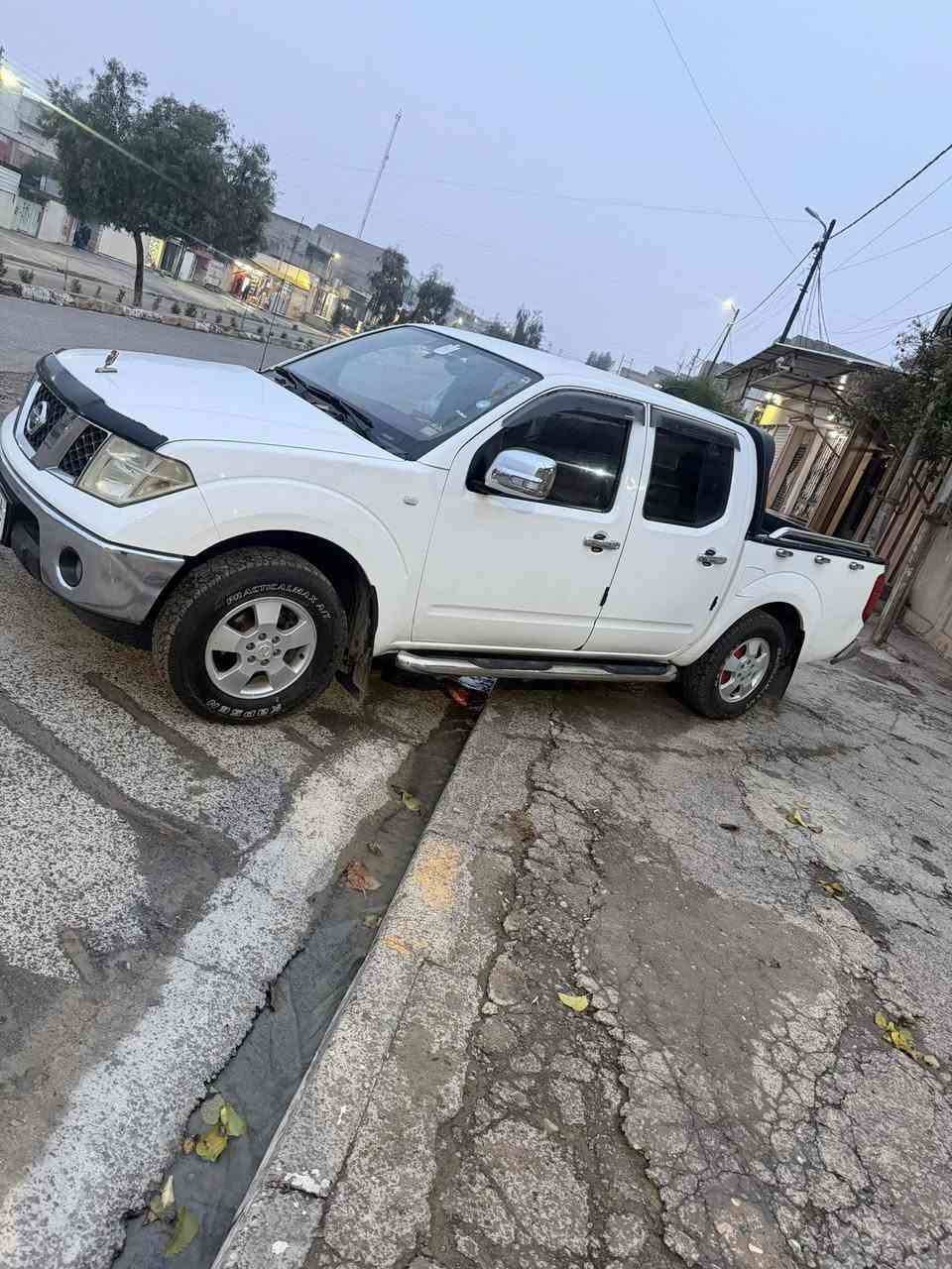 نيفاره للبيع موديل 2009رقم دهوك باسمي كير عادي كلو شرط كير ومحرك مابي أي صبغ بس باب سائق مكان موصل ؟***********السعر 110 وبي مجال
