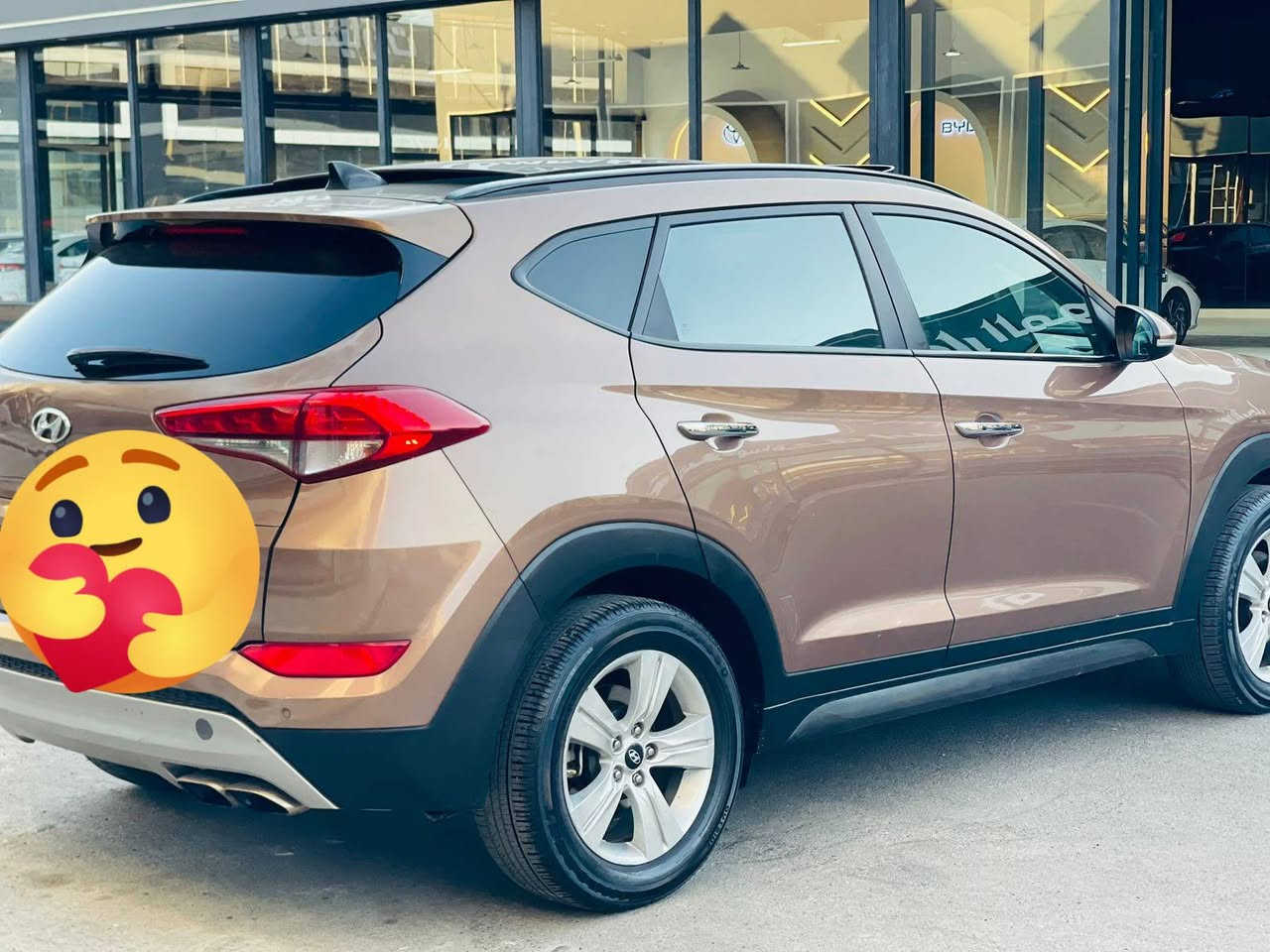 سلام عليكم تكسون 2016 فول موصفات بنورامه 150 وبي مجال رقم دهوك عنوان موصل للتواصل واتساب ***********
