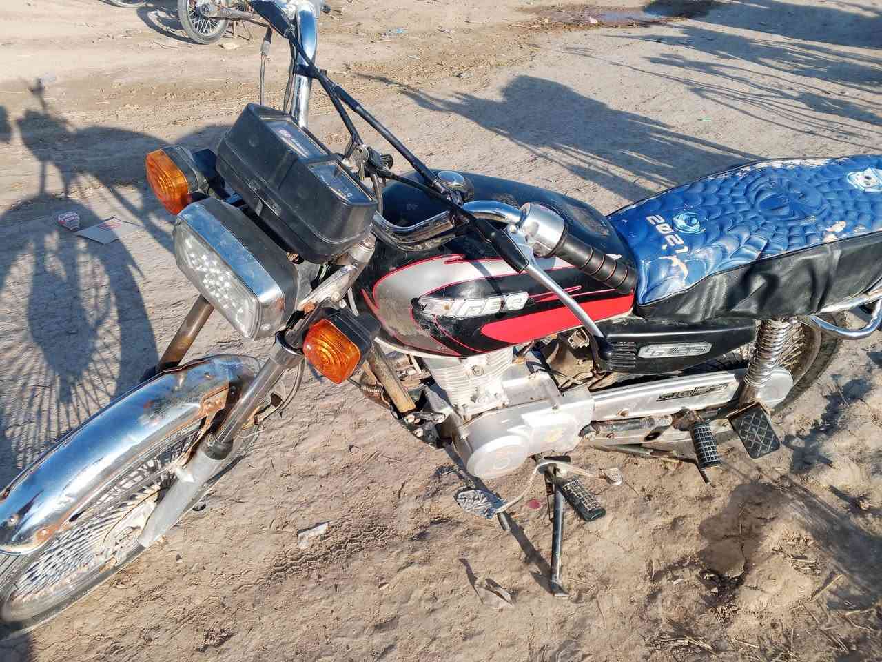 سلام عليكم  دراجه للبيع  مديل 21ما مفتوحه  لمكان سومر ***********
