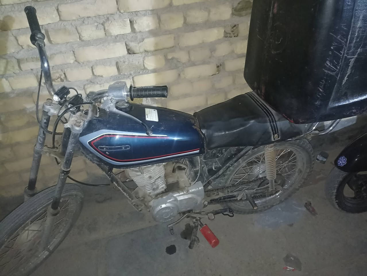 سلام عليكم 
دراجه ايراني للبيع كلك كلك كلك ( مكفوله من السرقه ) مكينه مفتوحه دراجه تمشي خير من الله ويل امامي وخلفي جديد دراجه مالت شغل سعرها (300) وبيها مجالل
عنوان كرمة بني سعيد متواجد هنا 
واتساب او اتصال ***********
