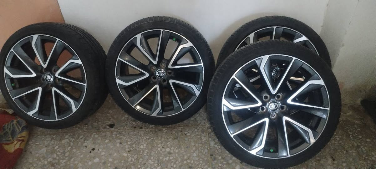 السلام عليكم ورحمة الله  ويل كب كورلا 18 مع تخم تاير. السعر 400
***********
